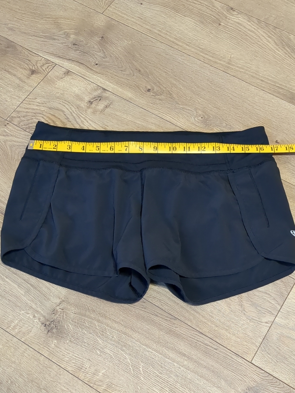 Lululemon Athletica shorts black pocket Size 8 - Picture 4 of 9